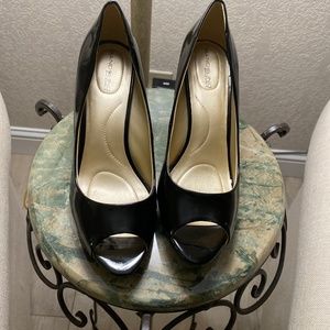 Bandolino Black patent heels size 11